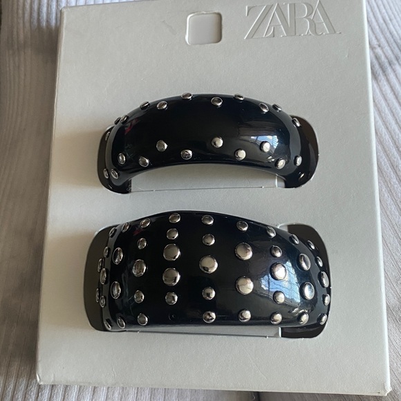 Zara 2 studded resin bracelets , 2 pack - Picture 7 of 8